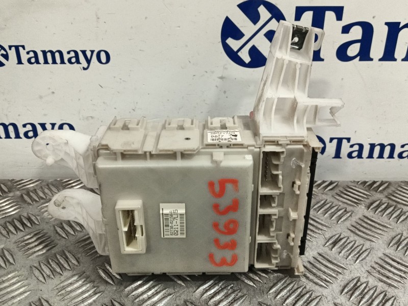 Recambio de caja reles / fusibles para toyota auris 1.4 turbodiesel cat referencia OEM IAM 8273002150A  