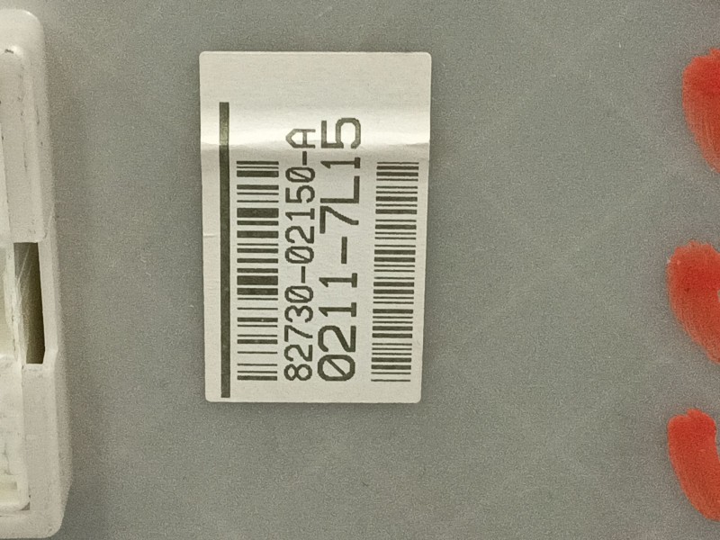 Recambio de caja reles / fusibles para toyota auris 1.4 turbodiesel cat referencia OEM IAM 8273002150A  