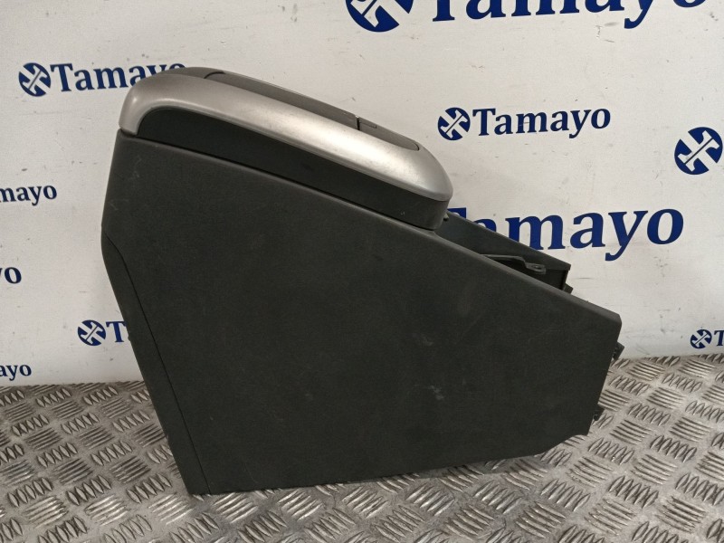 Recambio de apoyabrazos central para toyota auris 1.4 turbodiesel cat referencia OEM IAM 5891102200 36760M 