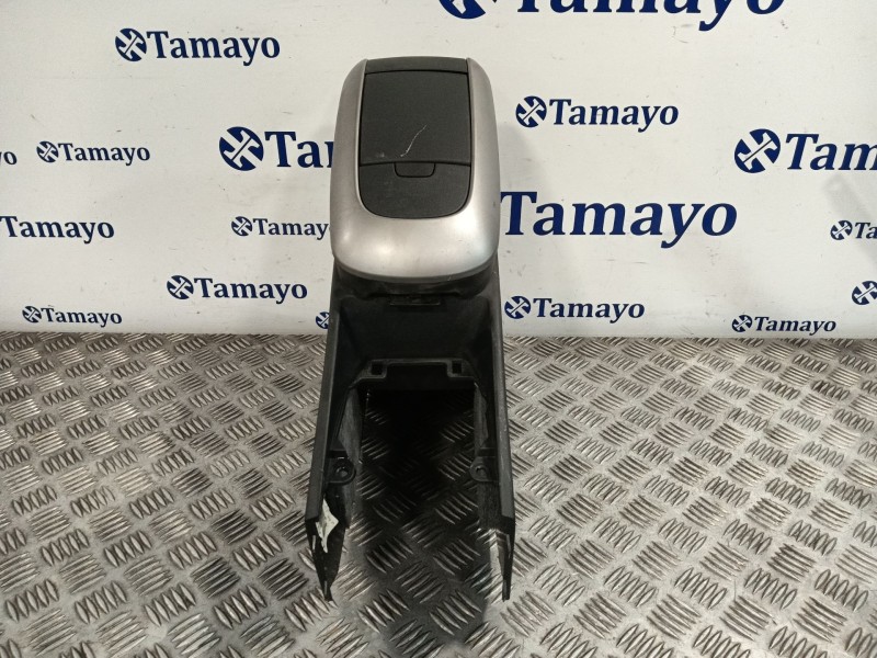 Recambio de apoyabrazos central para toyota auris 1.4 turbodiesel cat referencia OEM IAM 5891102200 36760M 