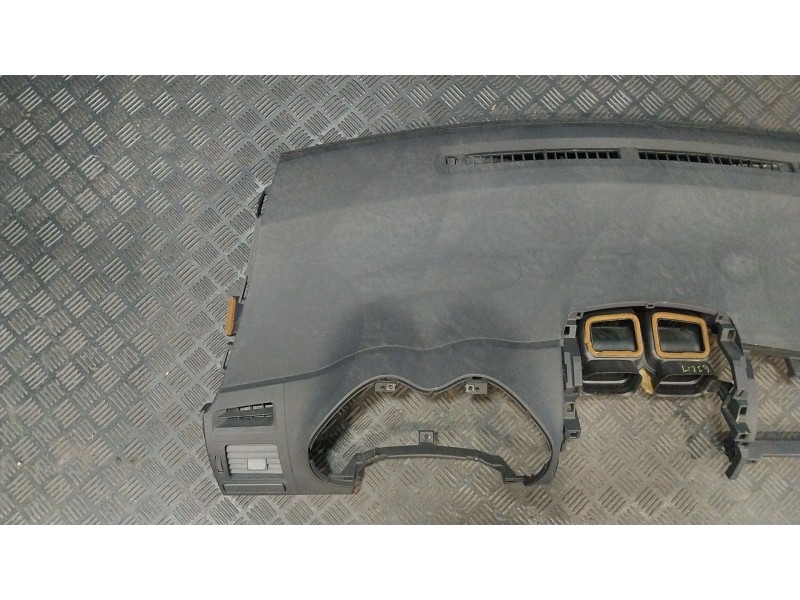 Recambio de salpicadero para toyota auris 1.4 turbodiesel cat referencia OEM IAM 5530202170  