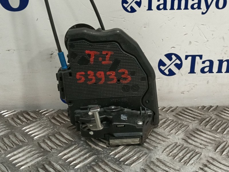 Recambio de cerradura puerta trasera izquierda para toyota auris 1.4 turbodiesel cat referencia OEM IAM A046693  