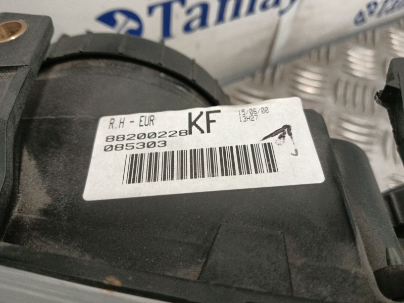 Recambio de faro derecho para rover 200 coupé (xw) 216 referencia OEM IAM 88200228  