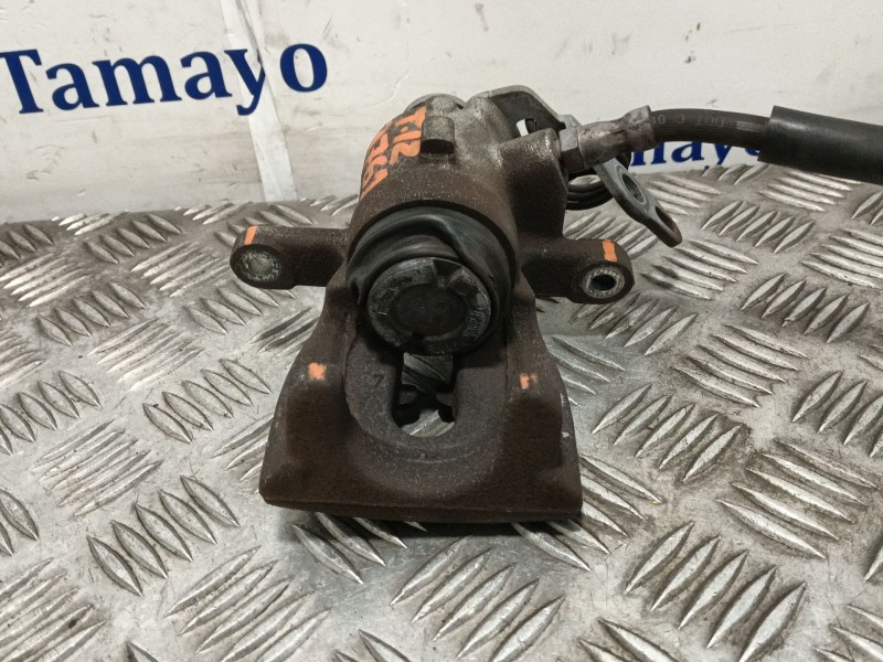 Recambio de pinza freno delantera izquierda para ford kuga i 2.0 tdci referencia OEM IAM 38IP 8504A 