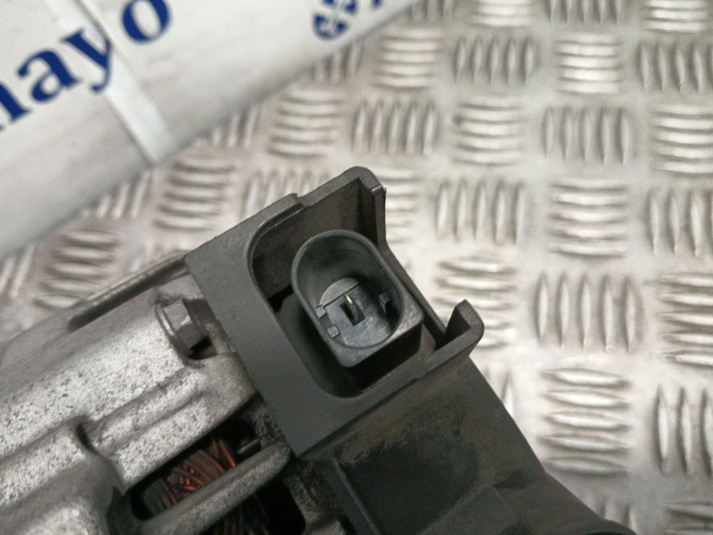 Recambio de alternador para hyundai h350 furgoneta 2.5 crdi referencia OEM IAM 373004A900 2620428 