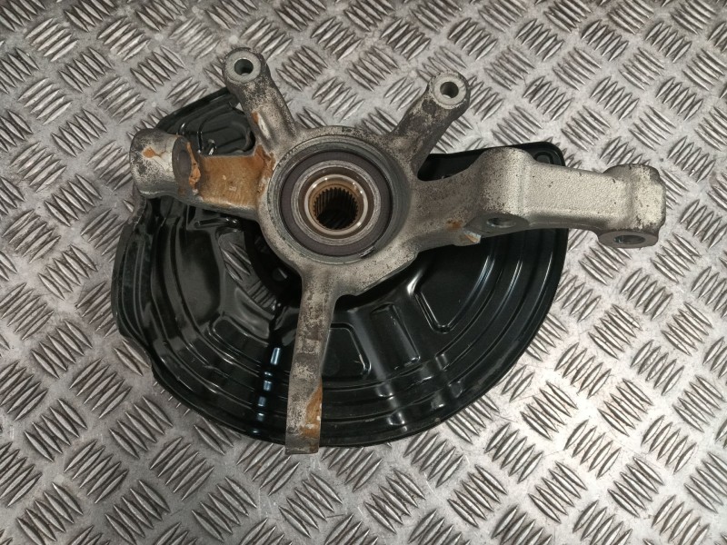 Recambio de mangueta delantera derecha para mercedes-benz clase a (w176) referencia OEM IAM A2464210820  