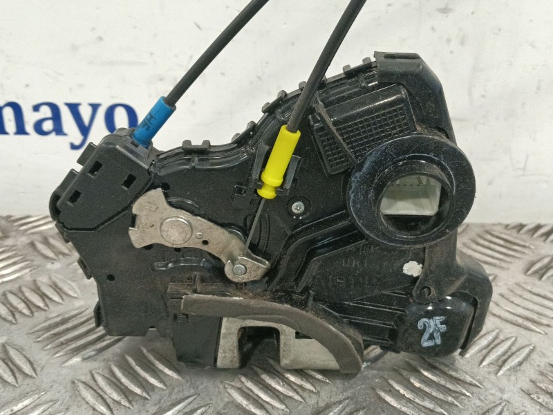 Recambio de cerradura puerta delantera derecha para toyota auris 1.4 turbodiesel cat referencia OEM IAM A046693  