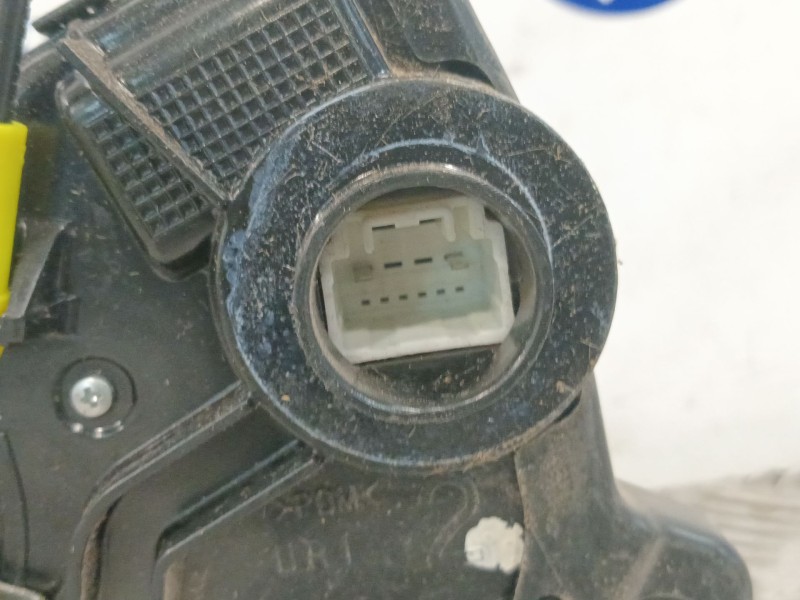 Recambio de cerradura puerta delantera derecha para toyota auris 1.4 turbodiesel cat referencia OEM IAM A046693  
