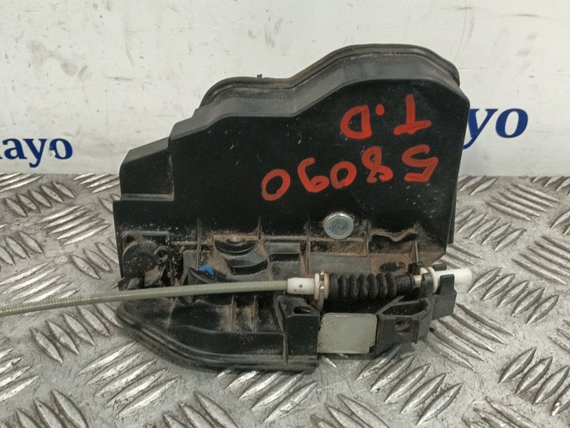 Recambio de cerradura puerta trasera derecha para bmw serie 1 berlina (e81/e87) referencia OEM IAM 7167070  