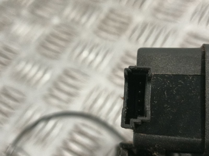 Recambio de cerradura maletero / porton para bmw serie 1 berlina (e81/e87) referencia OEM IAM 8196401  