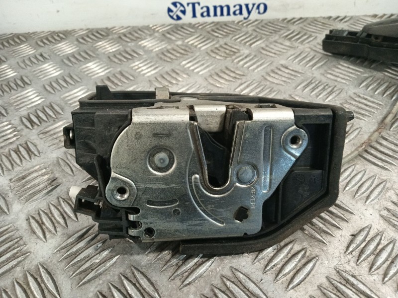 Recambio de cerradura puerta delantera derecha para bmw serie 1 berlina (e81/e87) referencia OEM IAM 7167068  