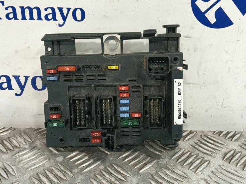 Recambio de caja reles / fusibles para peugeot 206 berlina referencia OEM IAM 9650664180  