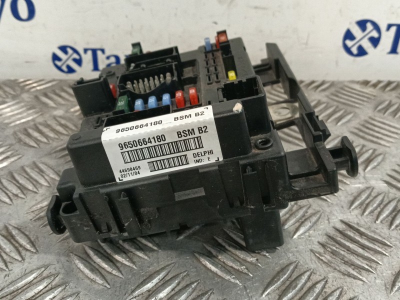 Recambio de caja reles / fusibles para peugeot 206 berlina referencia OEM IAM 9650664180  