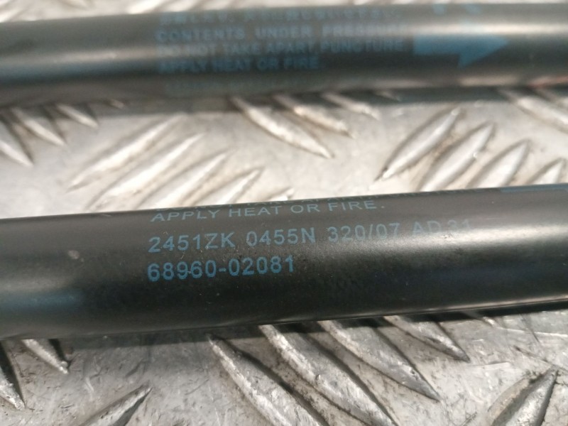 Recambio de amortiguadores maletero / porton para toyota auris 1.4 turbodiesel cat referencia OEM IAM 6895002091  