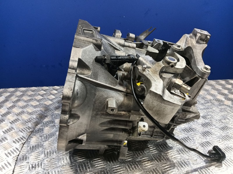 Recambio de caja cambios para ford kuga i 2.0 tdci referencia OEM IAM AV4R7002AB  