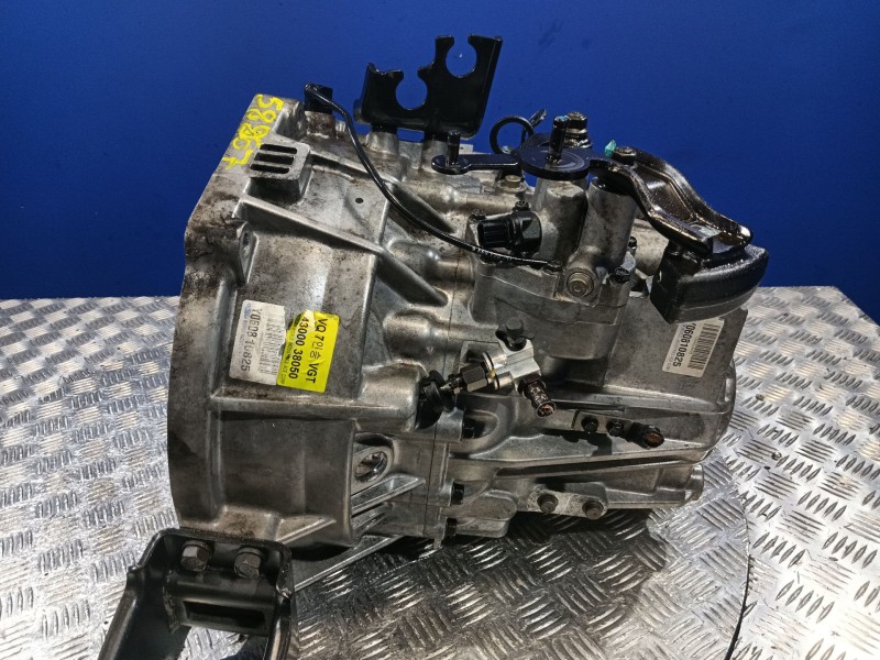 Recambio de caja cambios para kia carnival referencia OEM IAM 4300038050 YOG0810825 