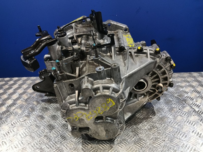 Recambio de caja cambios para kia carnival referencia OEM IAM 4300038050 YOG0810825 