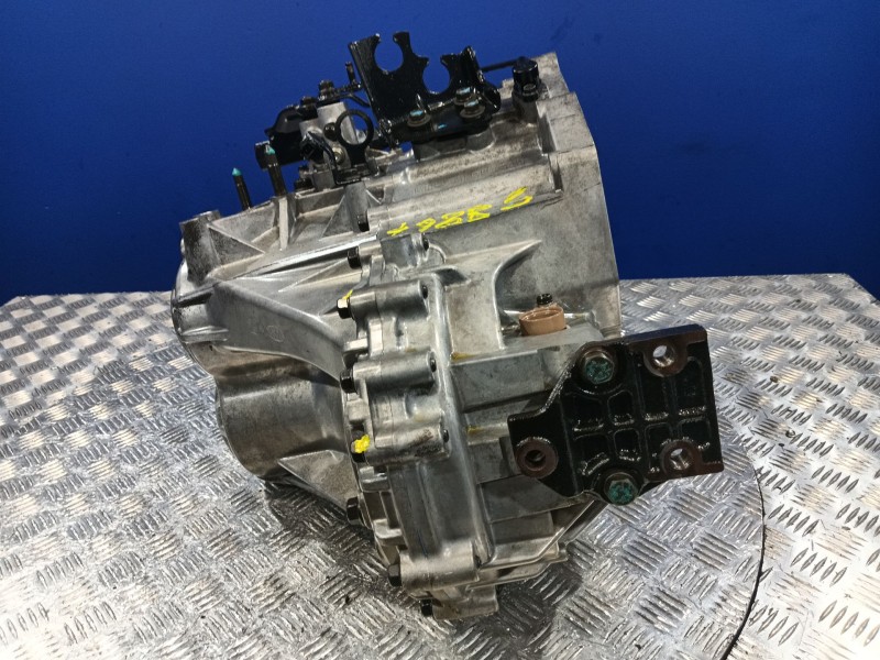 Recambio de caja cambios para kia carnival referencia OEM IAM 4300038050 YOG0810825 