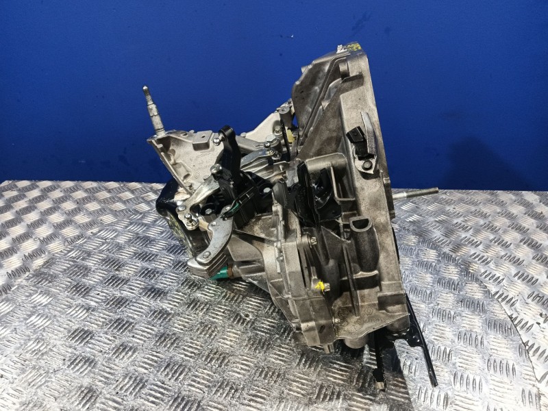 Recambio de caja cambios para dacia sandero referencia OEM IAM JR5086  