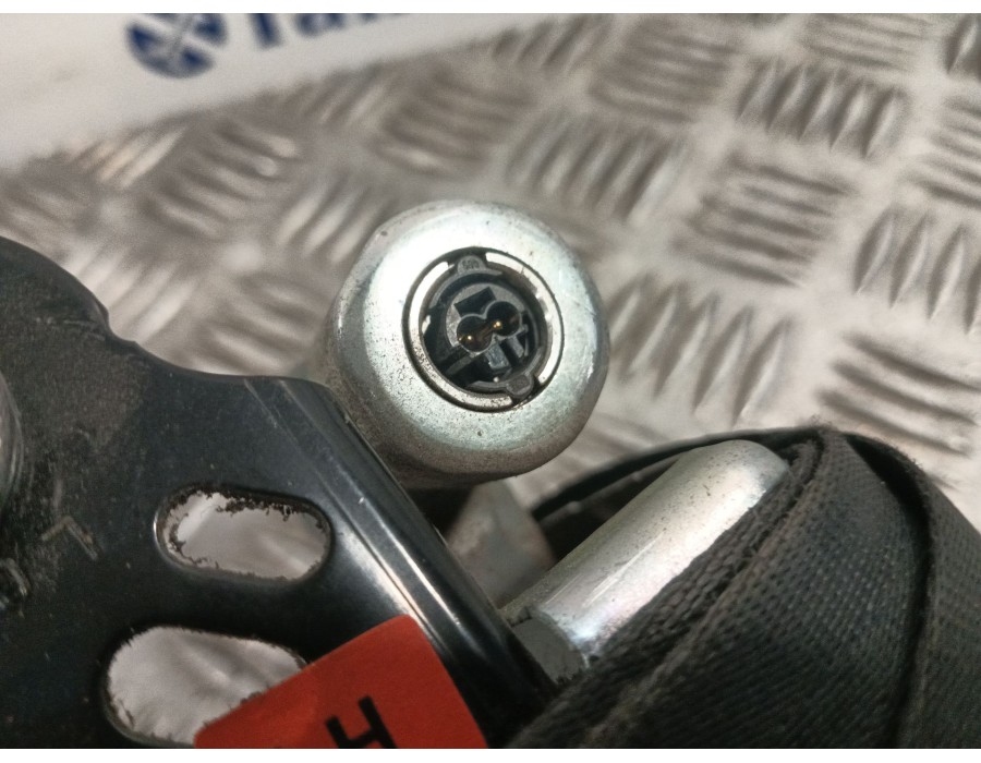 Recambio de cinturon seguridad delantero izquierdo para hyundai h350 furgoneta 2.5 crdi referencia OEM IAM PSD9000062 8988859200