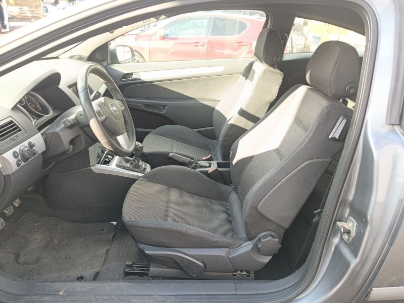opel astra h gtc (a04) del año 2006