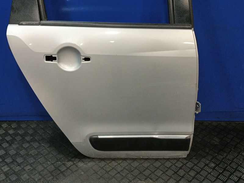Recambio de puerta trasera derecha para citroën c3 picasso 1.6 hdi fap referencia OEM IAM   