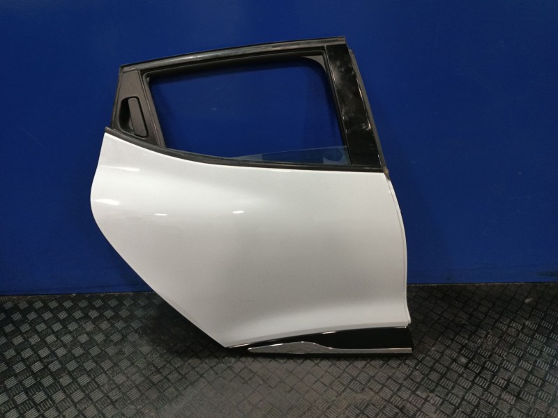 Recambio de puerta trasera derecha para renault clio iv (bh_) 1.5 dci 75 referencia OEM IAM 821008626R  