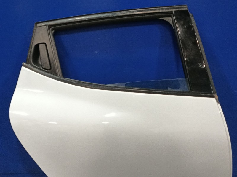 Recambio de puerta trasera derecha para renault clio iv (bh_) 1.5 dci 75 referencia OEM IAM 821008626R  
