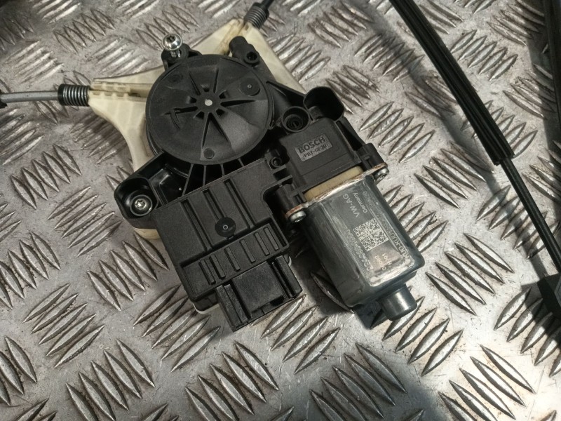 Recambio de elevalunas delantero derecho para volkswagen polo vi (aw1, bz1, ae1) 1.0 tsi referencia OEM IAM 2G4837462B  
