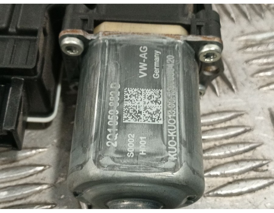 Recambio de elevalunas delantero derecho para volkswagen polo vi (aw1, bz1, ae1) 1.0 tsi referencia OEM IAM 2G4837462B  