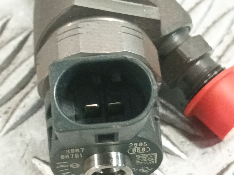 Recambio de inyector para ford kuga i 2.0 tdci referencia OEM IAM 781070202  