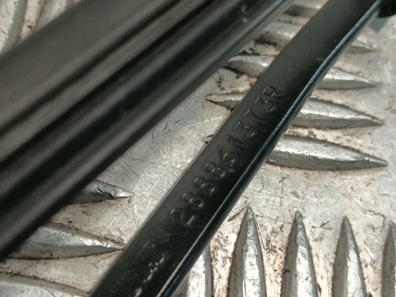 Recambio de brazo limpia delantero izquierdo para renault clio iv (bh_) 1.5 dci 75 referencia OEM IAM 288861373R  