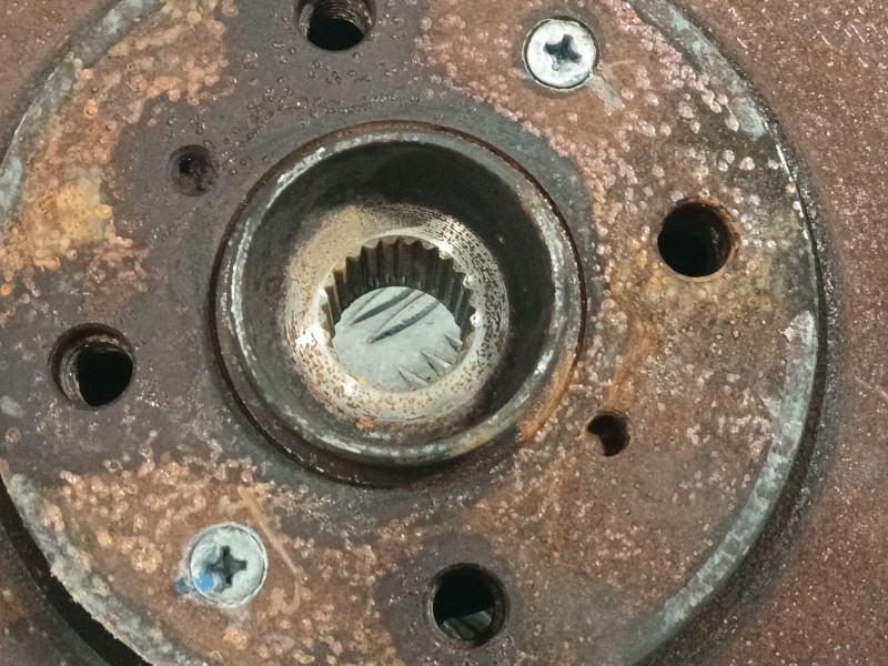 Recambio de mangueta delantera derecha para suzuki swift iii (mz, ez) 1.3 (rs 413) referencia OEM IAM   