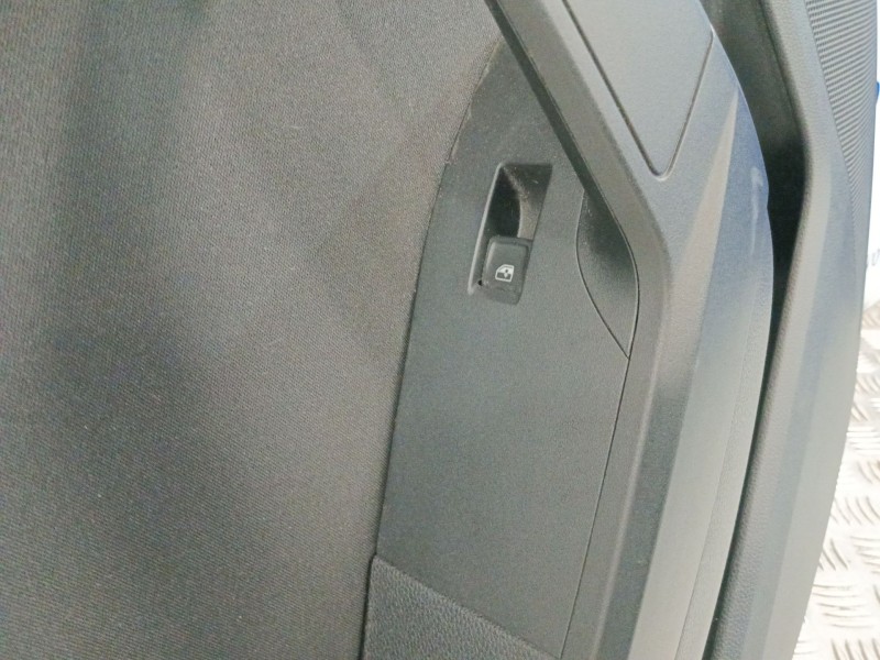 Recambio de guarnecido puerta trasera izquierda para seat arona (kj7, kjp) 1.0 tsi referencia OEM IAM 6F0867211J  