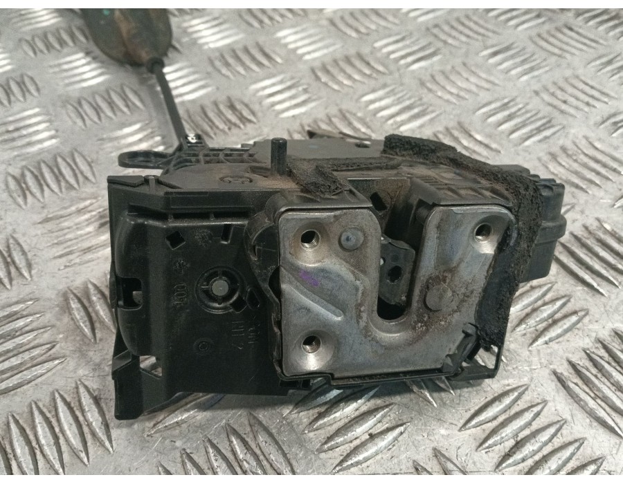 Recambio de cerradura puerta trasera derecha para renault clio iv (bh_) 1.5 dci 75 referencia OEM IAM 825002104R  