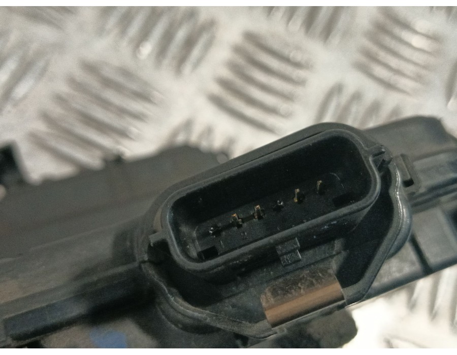 Recambio de cerradura puerta trasera derecha para renault clio iv (bh_) 1.5 dci 75 referencia OEM IAM 825002104R  