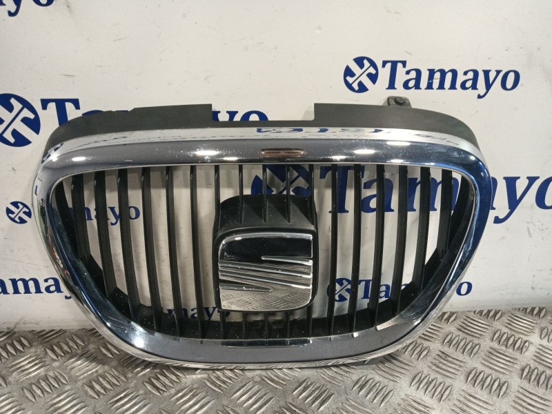 Recambio de rejilla delantera para seat toledo (5p2) referencia OEM IAM 5P0853654  