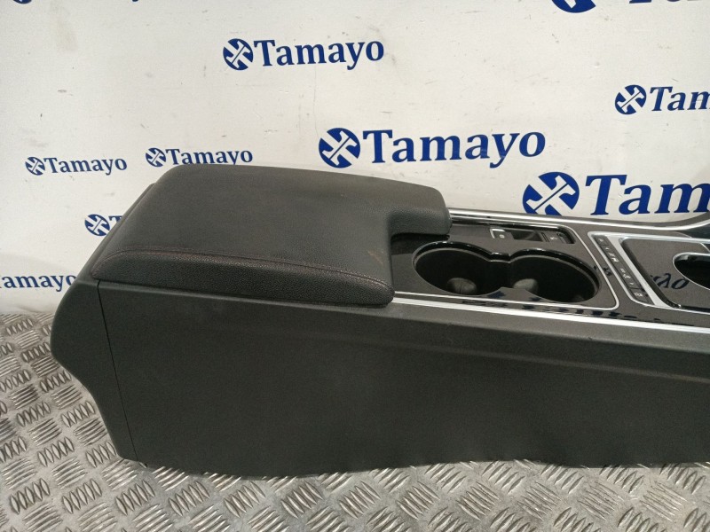 Recambio de consola central para jaguar xe (x760) 2.0 d referencia OEM IAM T2H3097  