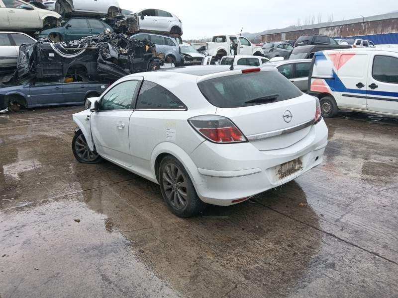 opel astra h gtc (a04) del año 2010