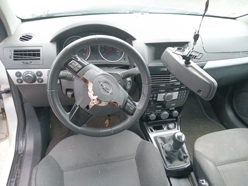 opel astra h gtc (a04) del año 2010
