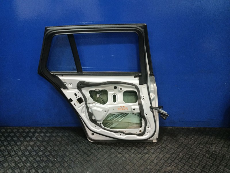 Recambio de puerta trasera derecha para bmw 5 touring (f11) 520 d referencia OEM IAM 41007206120  