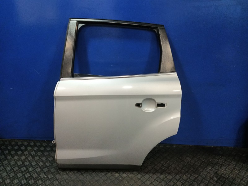 Recambio de puerta trasera izquierda para ford kuga i 2.0 tdci referencia OEM IAM 1520947  