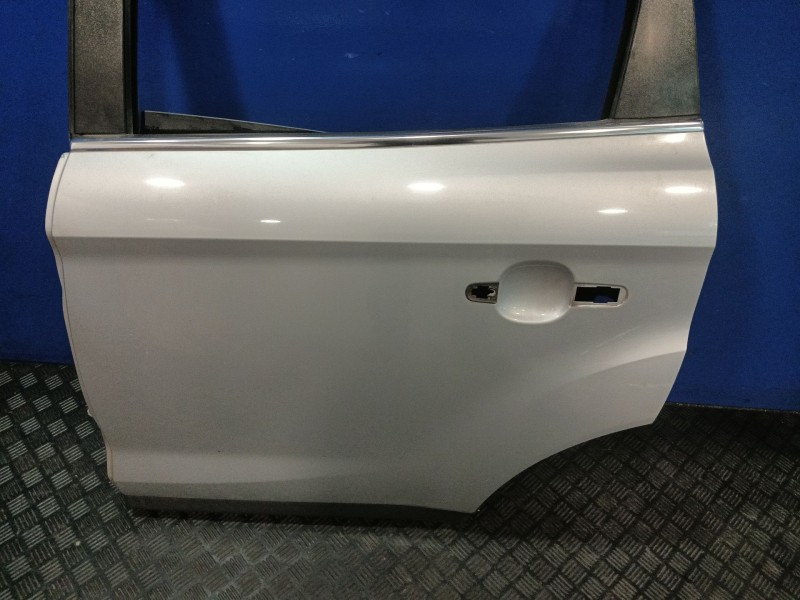 Recambio de puerta trasera izquierda para ford kuga i 2.0 tdci referencia OEM IAM 1520947  