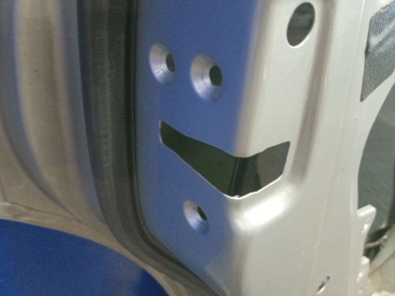 Recambio de puerta trasera izquierda para ford kuga i 2.0 tdci referencia OEM IAM 1520947  