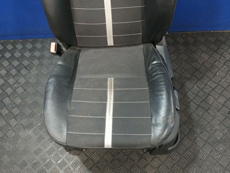 Recambio de juego asientos completo para ford kuga i 2.0 tdci referencia OEM IAM   