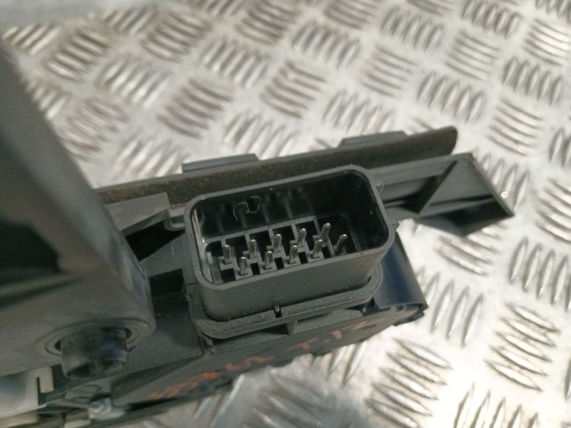 Recambio de cerradura puerta trasera izquierda para ford kuga i 2.0 tdci referencia OEM IAM 240014000  