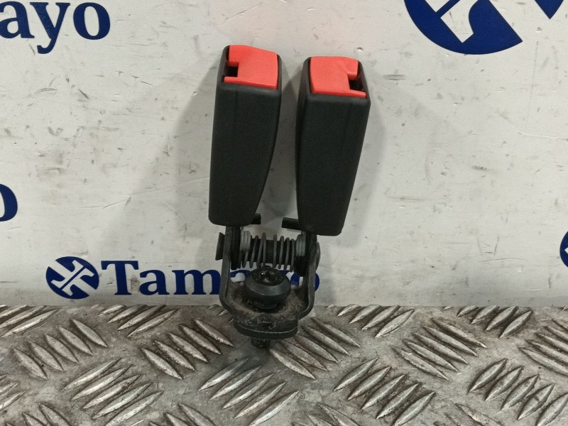Recambio de enganche cinturon trasero derecho para ford kuga i 2.0 tdci referencia OEM IAM A613K21AA  