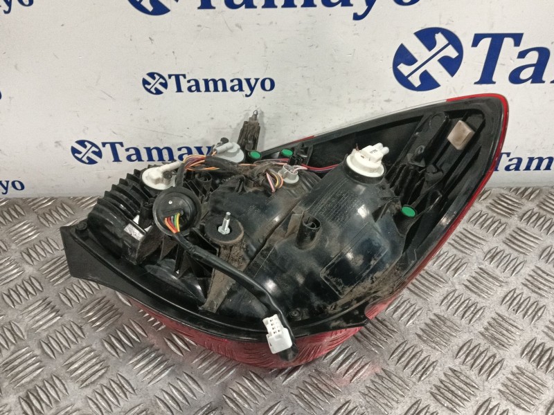 Recambio de piloto trasero derecho para peugeot 108 1.0 vti referencia OEM IAM B001031180  