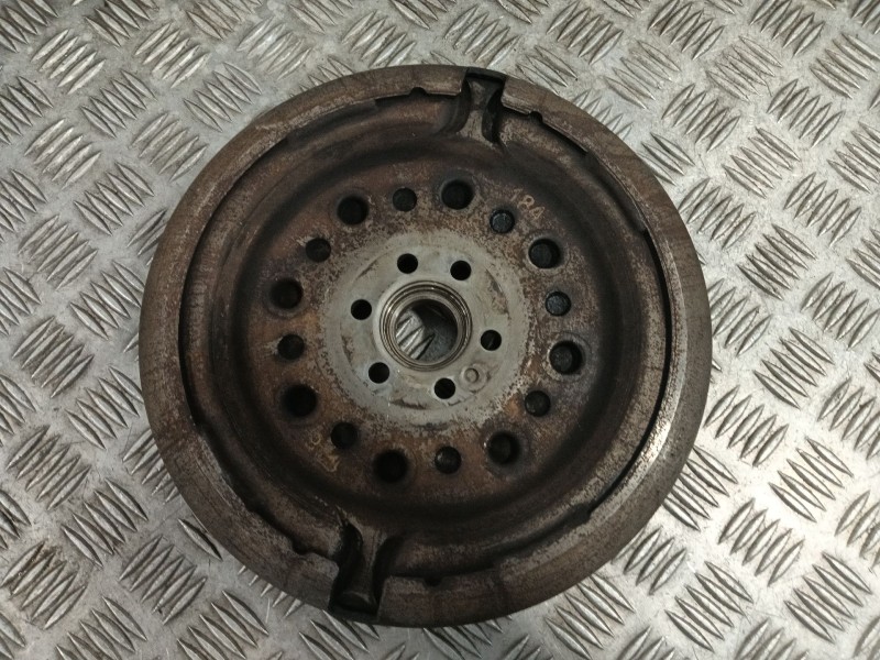 Recambio de volante motor para audi a1 (8x1, 8xk) 1.6 tdi referencia OEM IAM   