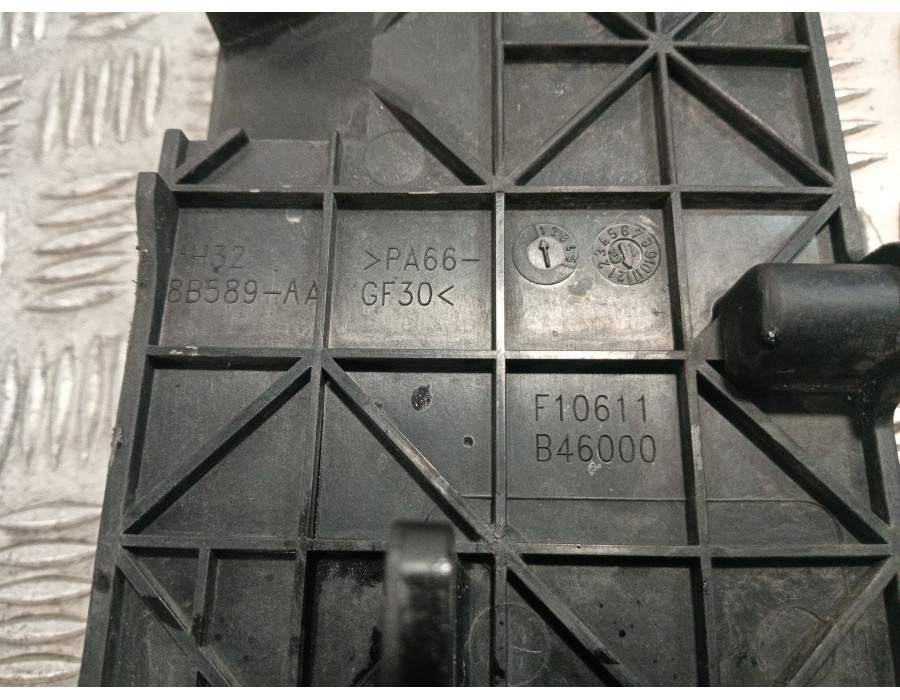 Recambio de soporte para land rover discovery iv (l319) 3.0 sdv6 4x4 referencia OEM IAM AH328B589AA F10611B46000 